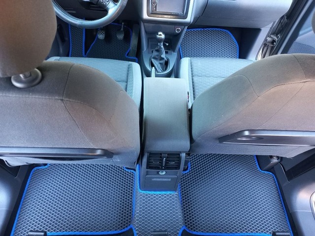 Комплект класичних EVA ковриків для Volkswagen Touran I (2003-2015). Фото 4