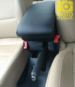 Подлокотник для Volkswagen Golf 4 (черный). Фото 2
