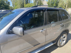 Ветровики для BMW X5 E53 2000-2007 Q2 (DEFL)