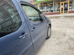 Вітровики для Citroen Berlingo 2008-... (вставні) (HIC)