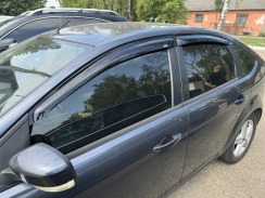 Ветровики для Ford Focus 2004-2011 II седан/хэтчбек Q2 (DEFL)