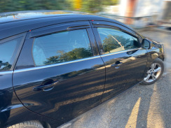 Вітровики для Ford Focus 2011-2019 III седан/хетчбек Q2 (DEFL)