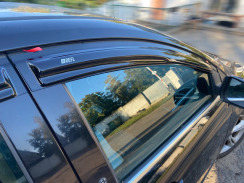 Вітровики для Ford Focus 2011-2019 III седан/хетчбек Q2 (DEFL). Фото 5