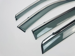 Ветровики для Hyundai Santa Fe 2001-2006 с хром молдингом (HAWK). Фото 4
