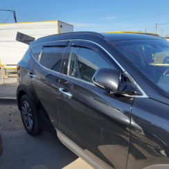 Ветровики для Hyundai Santa Fe 2018-... с хром молдингом (HIC)