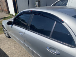 Вітровики для Mercedes E-class W-211 2003-2009 седан Q2 (DEFL). Фото 5