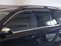 Вітровики для Mercedes ML-class W-164 2005-2011 з хром молдингом (DEFL)