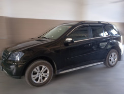 Ветровики для Mercedes ML-class W-164 2005-2011 с хром молдингом (DEFL). Фото 5
