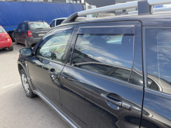Вітровики для Mitsubishi Outlander 2001-2007 (HIC)