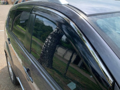Вітровики для Mitsubishi Outlander 2007-2012 XL з хром молдингом (DEFL). Фото 3