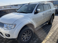 Ветровики для Mitsubishi Pajero Sport 2009-2015 (HIC). Фото 3