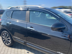 Ветровики для Nissan Qashqai I 2006-2014 с хром молдингом 5-местный (DEFL). Фото 3