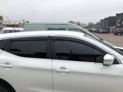 Вітровики для Nissan Qashqai III 2014-... з хром молдингом (HIC)