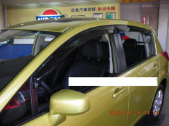 Вітровики для Nissan Tiida 2006-2011 седан (HIC)