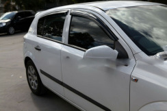 Вітровики для Opel Astra H 2004-2009 5D хетчбек (HIC)