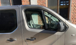 Вітровики для Opel Vivaro 2014-... (вставні) (HIC)