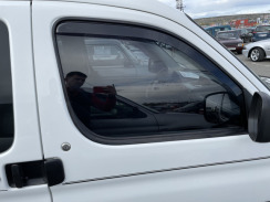 Ветровики для Peugeot Partner I 2002-2008 передние/Citroen Berlingo (Heko)