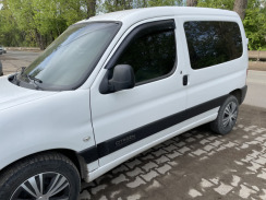 Вітровики для Renault Kangoo I 1997-2007 широкi (HIC)