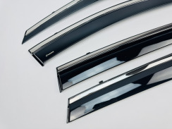 Ветровики для Toyota RAV4 2013-2019 с хром молдингом (HAWK). Фото 4
