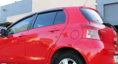 Вітровики для Toyota Yaris 2006-2011 хетчбек (HIC). Фото 2