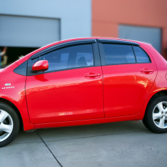 Вітровики для Toyota Yaris 2006-2011 хетчбек (HIC)