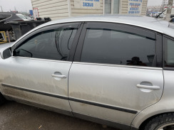 Ветровики для Volkswagen Passat B5 1996-2005 седан (HIC). Фото 4