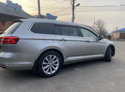 Ветровики для Volkswagen Passat B8 2015-... Variant с хром молдингом (HIC)