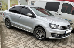 Вітровики для Volkswagen Polo 5 2009-2016 седан (HIC)