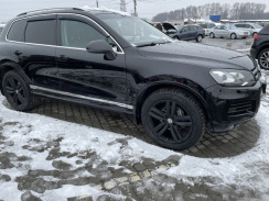 Вітровики для Volkswagen Touareg 2010-2018 з хром молдингом (HIC). Фото 4