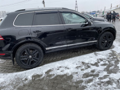 Вітровики для Volkswagen Touareg 2010-2018 з хром молдингом (HIC). Фото 2
