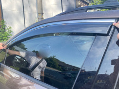 Вітровики для Volkswagen Touareg 2010-2018 з хром молдингом (DEFL). Фото 4